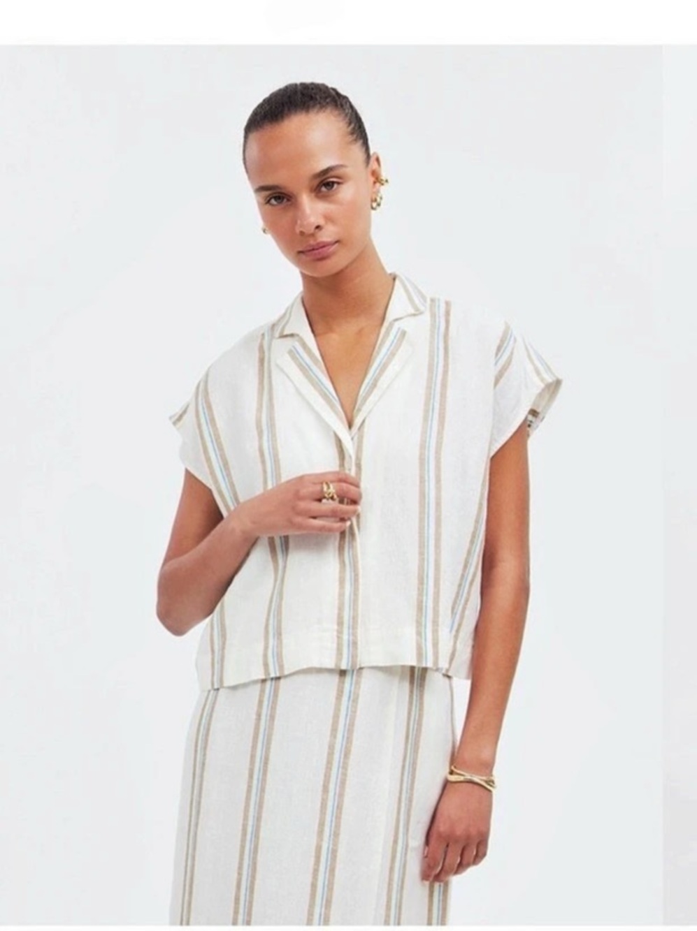 Boxy Cap-Sleeve Shirt in 100% Linen